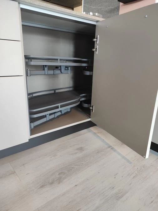 Cucina con penisola Prima Cucine domino maniglia