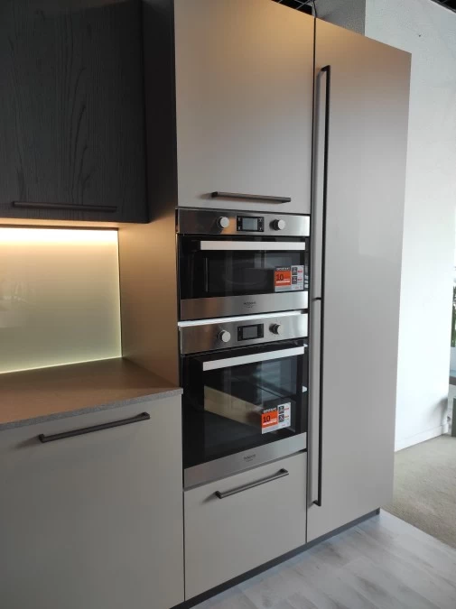 Cucina con penisola Prima Cucine domino maniglia