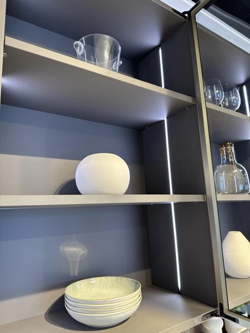 Cucina con penisola Veneta Cucine LOUNGE-ICONICA