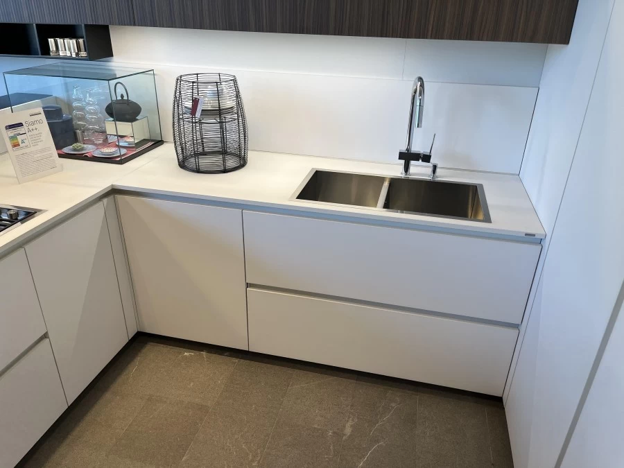Cucina con penisola Ernestomeda One80