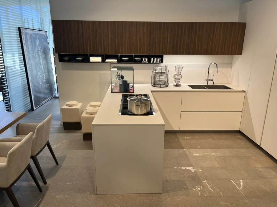 Cucina con penisola Ernestomeda One80