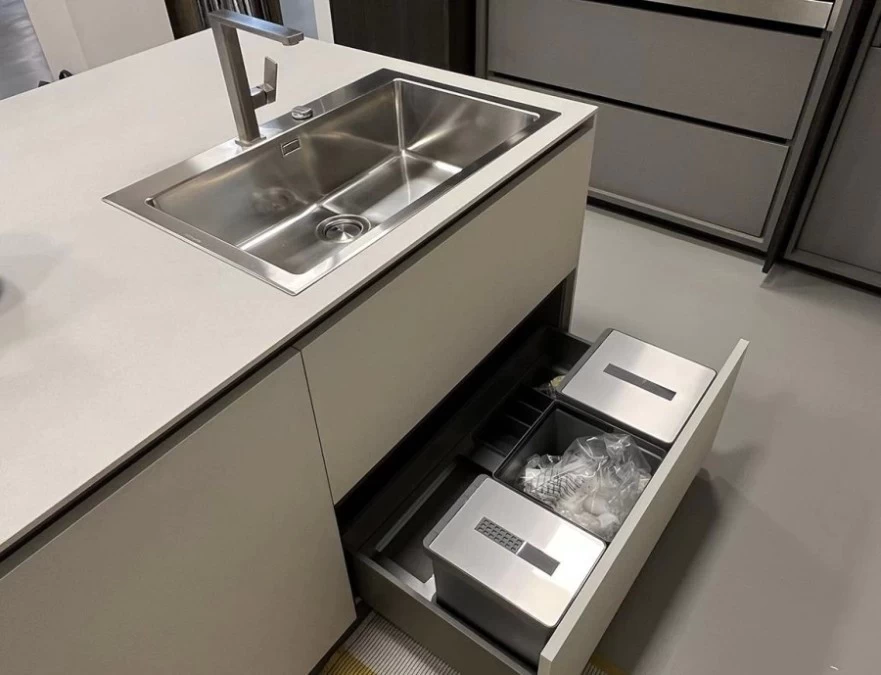 Cucina con Isola Modulnova MH6 (isola + colonne)