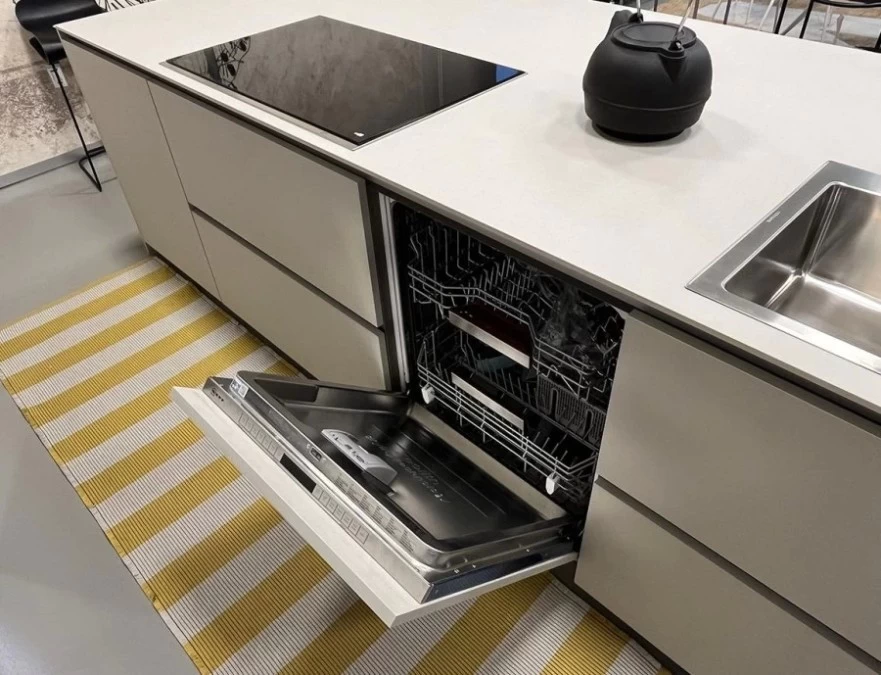 Cucina con Isola Modulnova MH6 (isola + colonne)