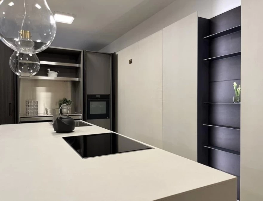 Cucina con Isola Modulnova MH6 (isola + colonne)