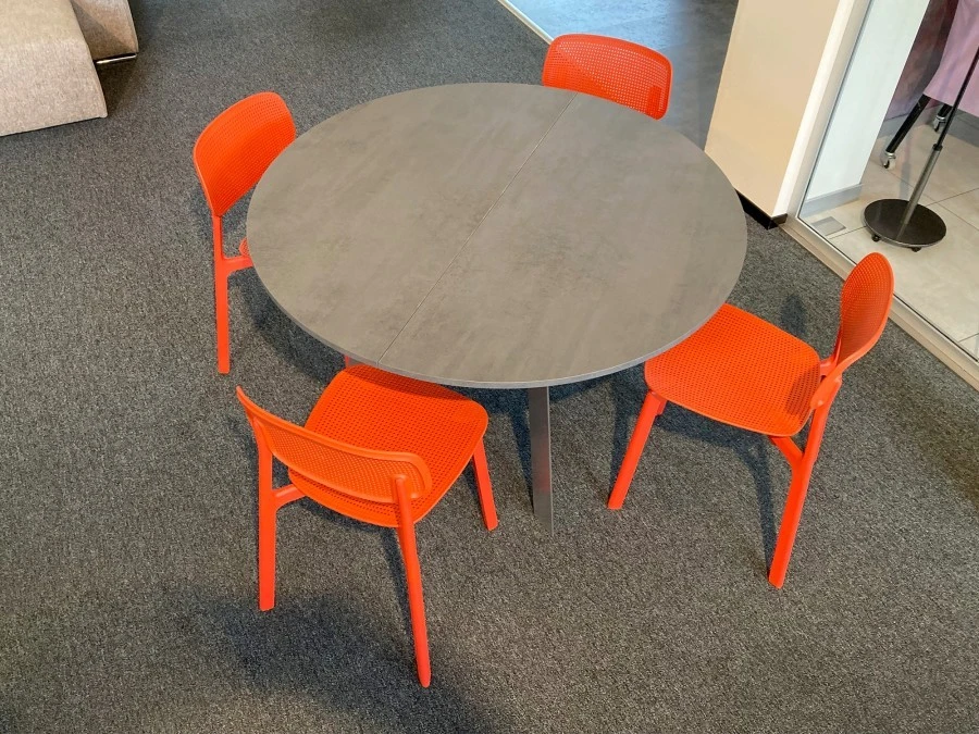 Tavolo chiuso / 120 cm