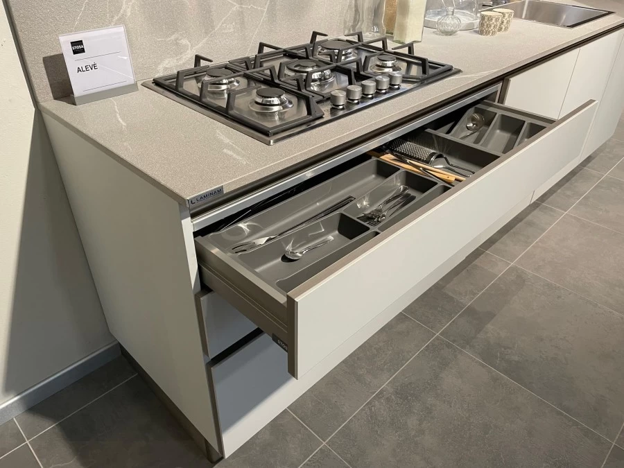 Cucina lineare Stosa Cucine Aleve' ( con colonne)