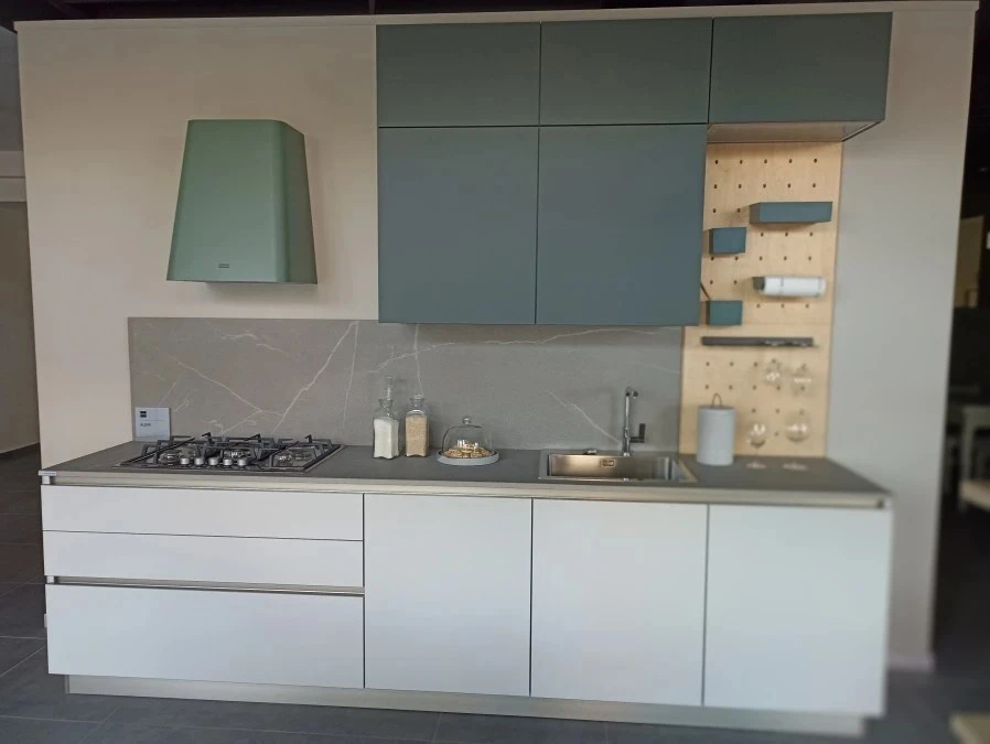 Cucina lineare Stosa Cucine Aleve' ( con colonne)