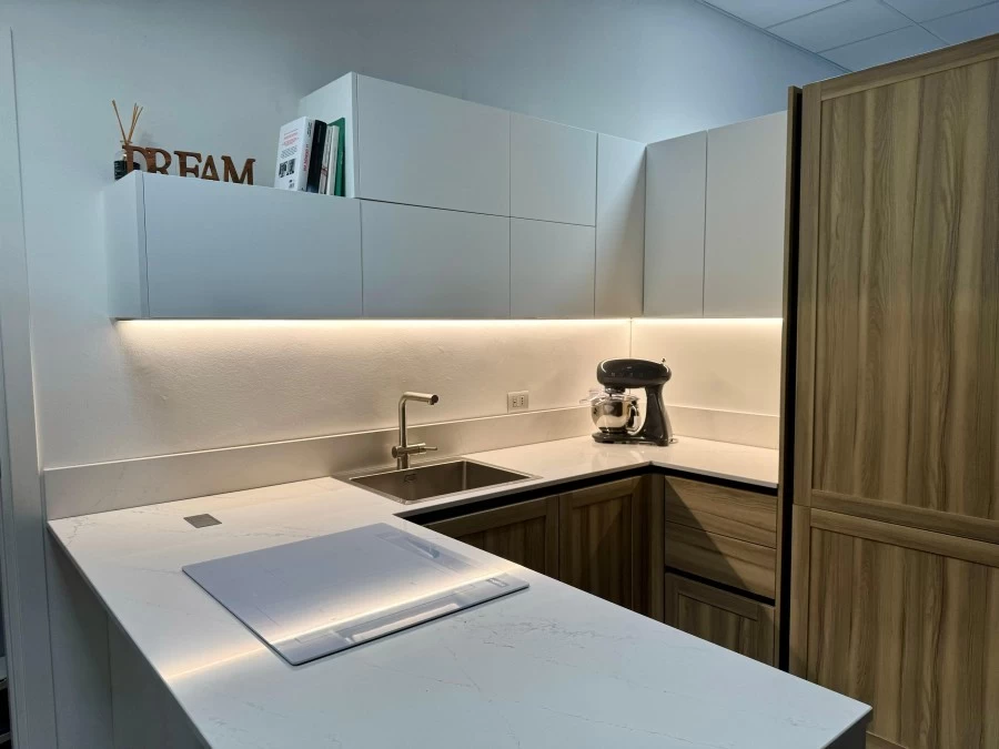 Cucina con penisola Lyon's sigma/plana