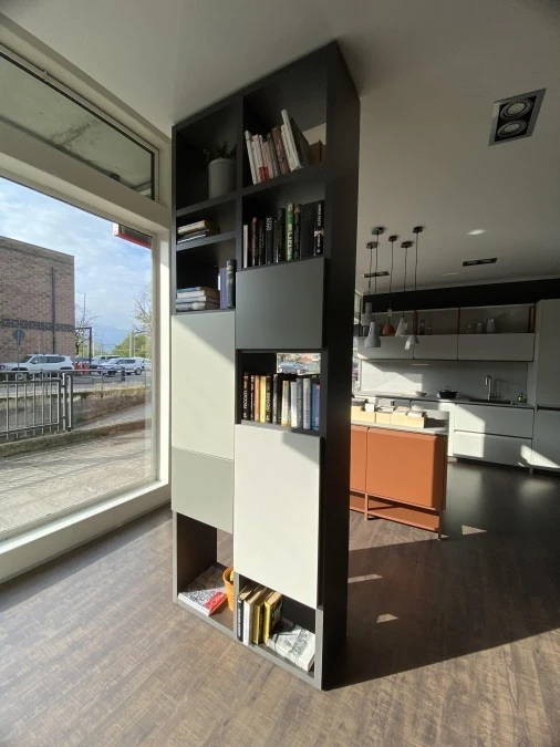 Piccola libreria Scavolini Sistema parete fluida
