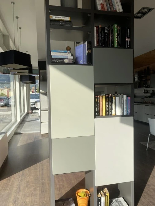 Piccola libreria Scavolini Sistema parete fluida