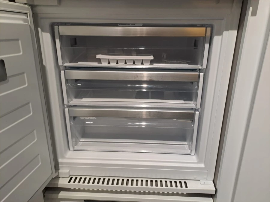 Cucina con Isola Euromobil FILO LAIN