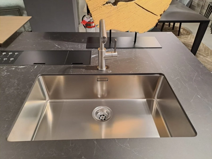 Cucina con Isola Euromobil FILO LAIN