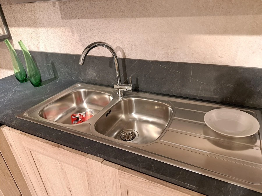 Cucina con penisola Colombini Riviera + Quadra