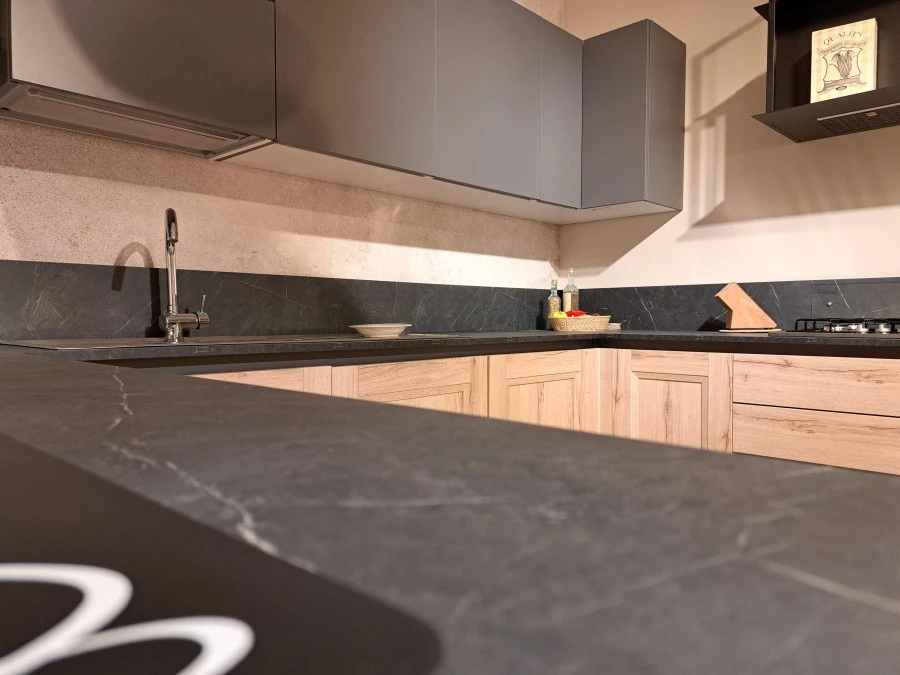 Cucina con penisola Colombini Riviera + Quadra