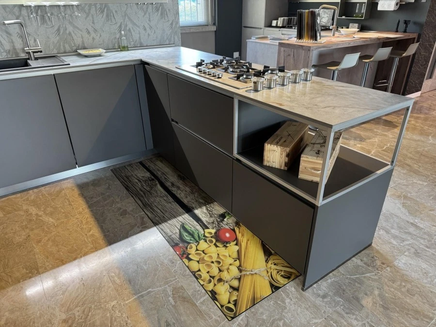 Cucina con penisola Alema Cucine Alfa Vulcano