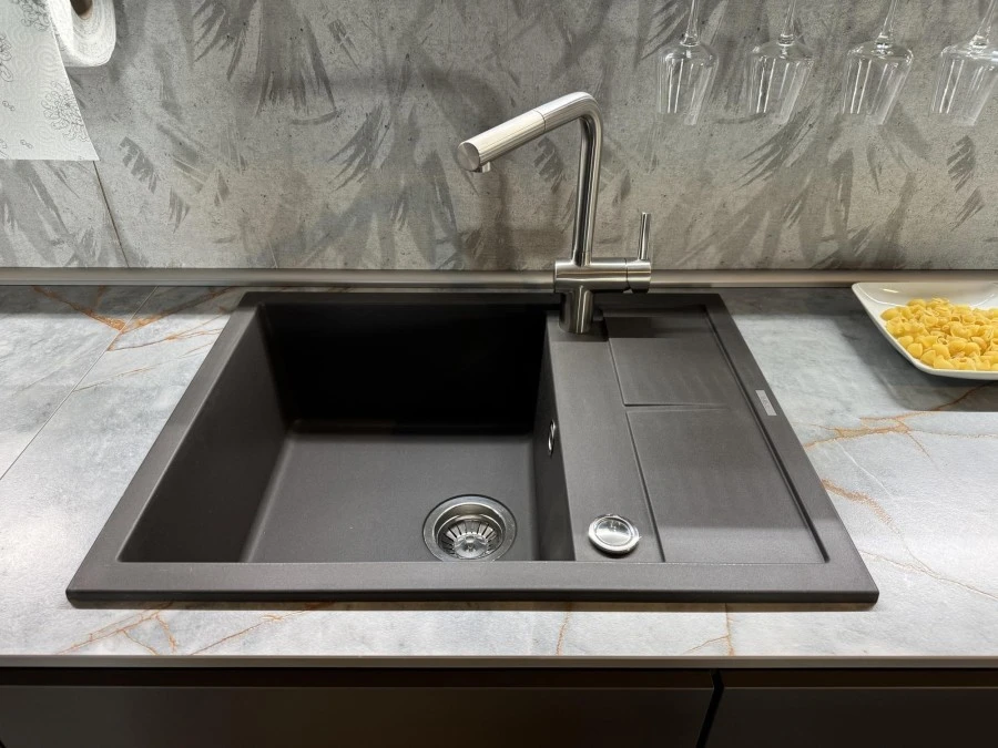 Cucina con penisola Alema Cucine Alfa Vulcano