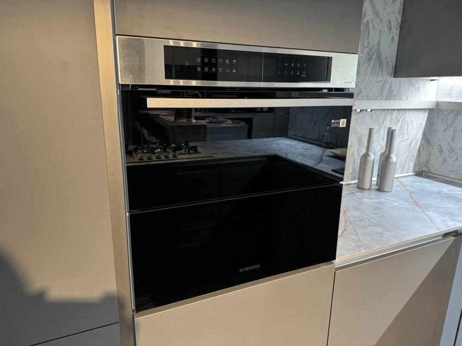 Cucina con penisola Alema Cucine Alfa Vulcano