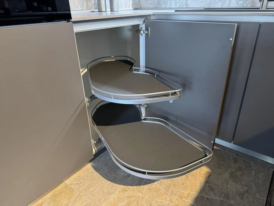 Cucina con penisola Alema Cucine Alfa Vulcano