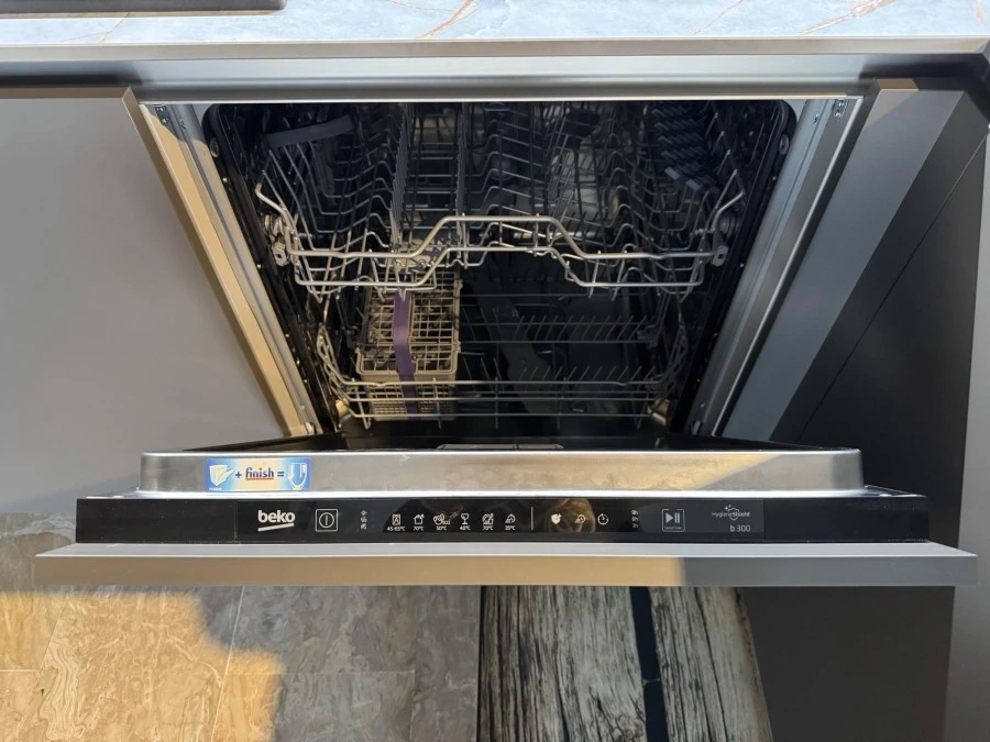 Cucina con penisola Alema Cucine Alfa Vulcano