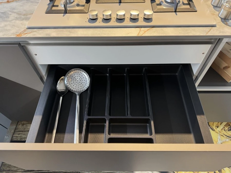 Cucina con penisola Alema Cucine Alfa Vulcano