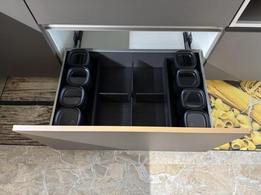 Cucina con penisola Alema Cucine Alfa Vulcano