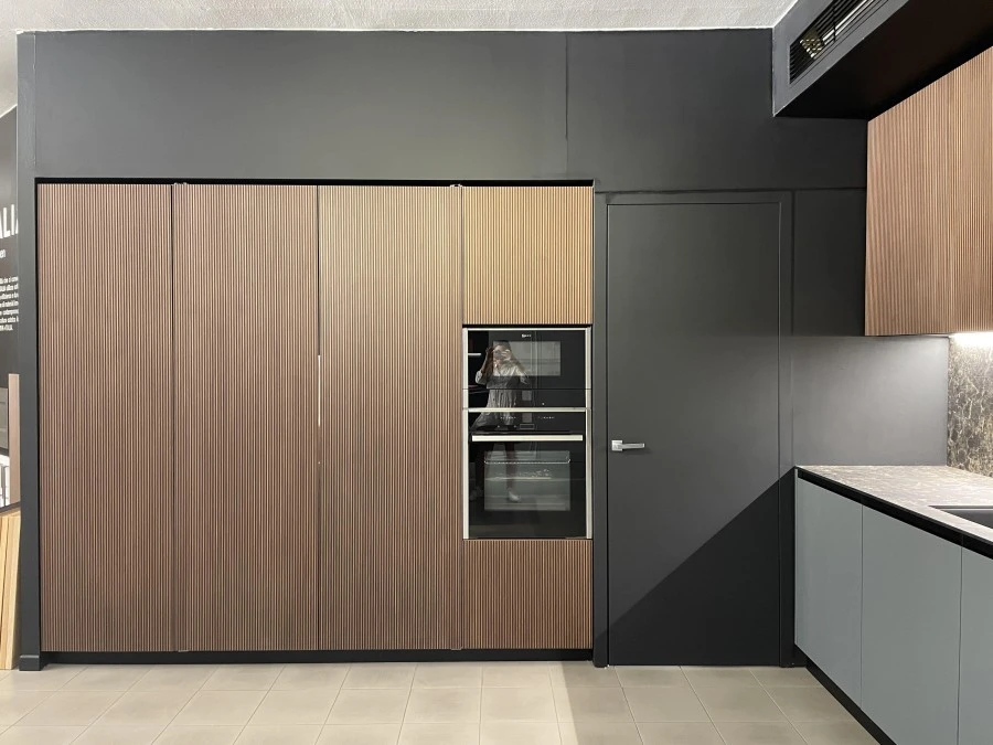 Cucina angolare MVK+ITALIA C22 / CHIAROSCURO