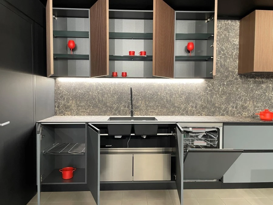 Cucina angolare MVK+ITALIA C22 / CHIAROSCURO