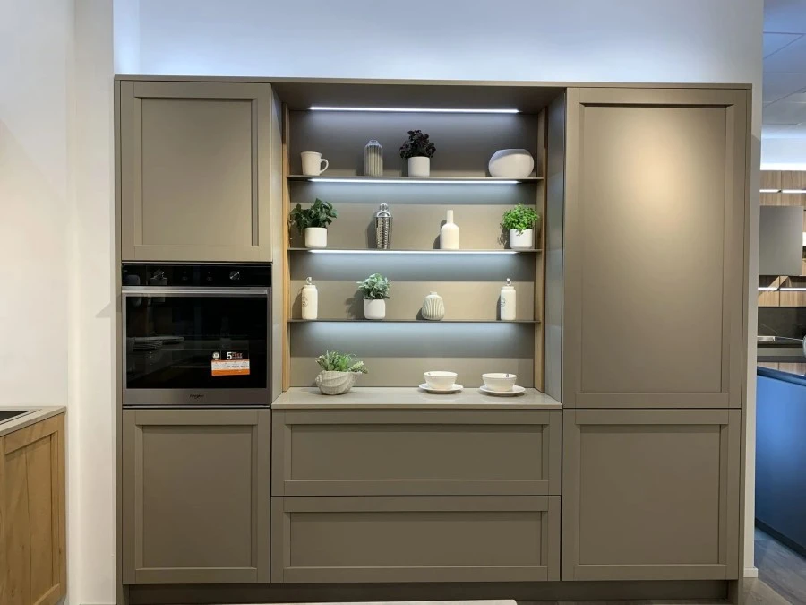 Cucina con penisola Veneta Cucine Milano