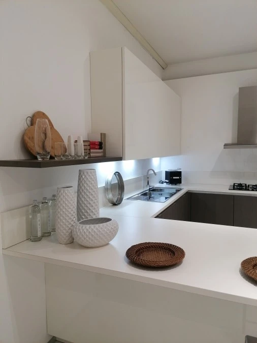 Cucina con penisola Veneta Cucine Tulipano