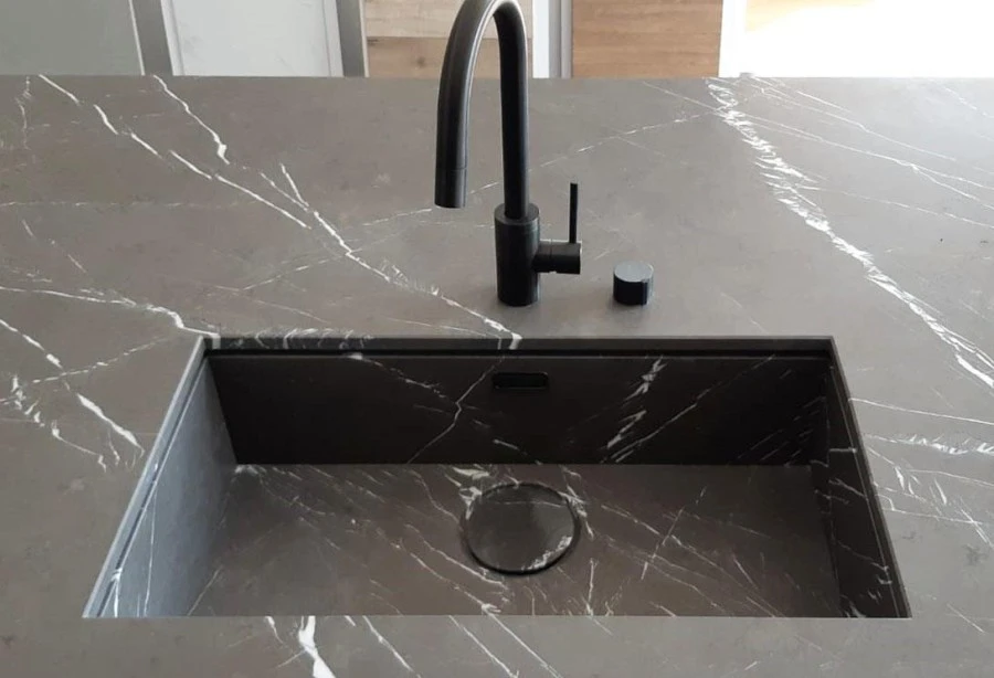 Cucina con Isola Boffi K14 e Colonne Hide