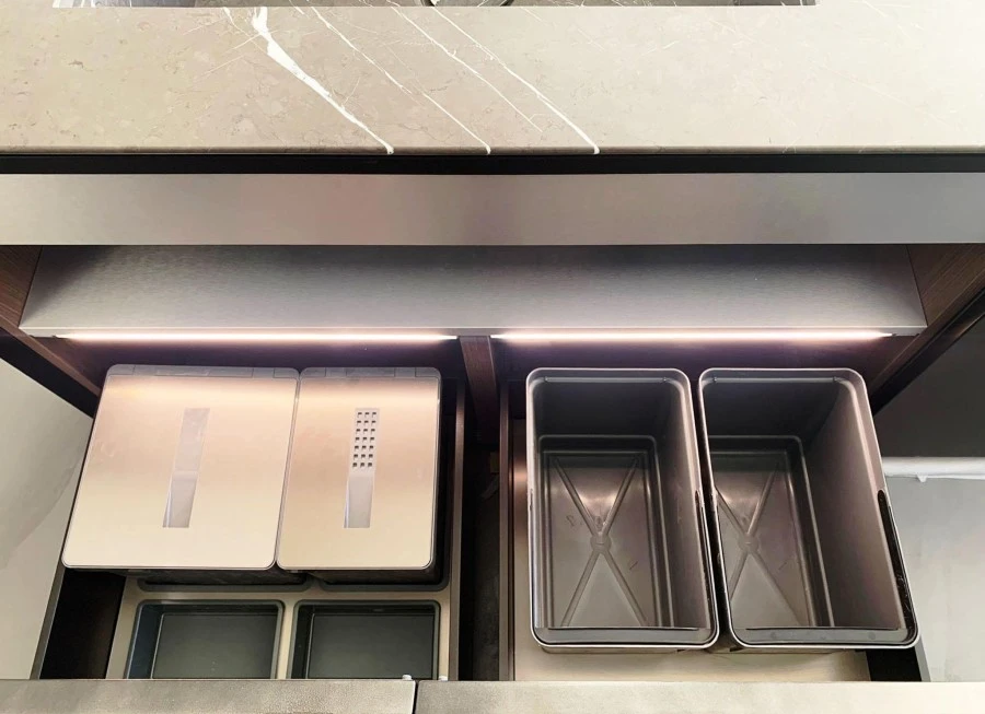 Cucina con Isola Boffi K14 e Colonne Hide