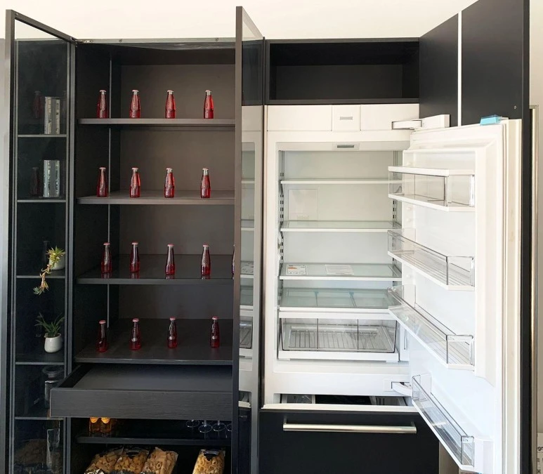 Cucina con Isola Boffi K14 e Colonne Hide