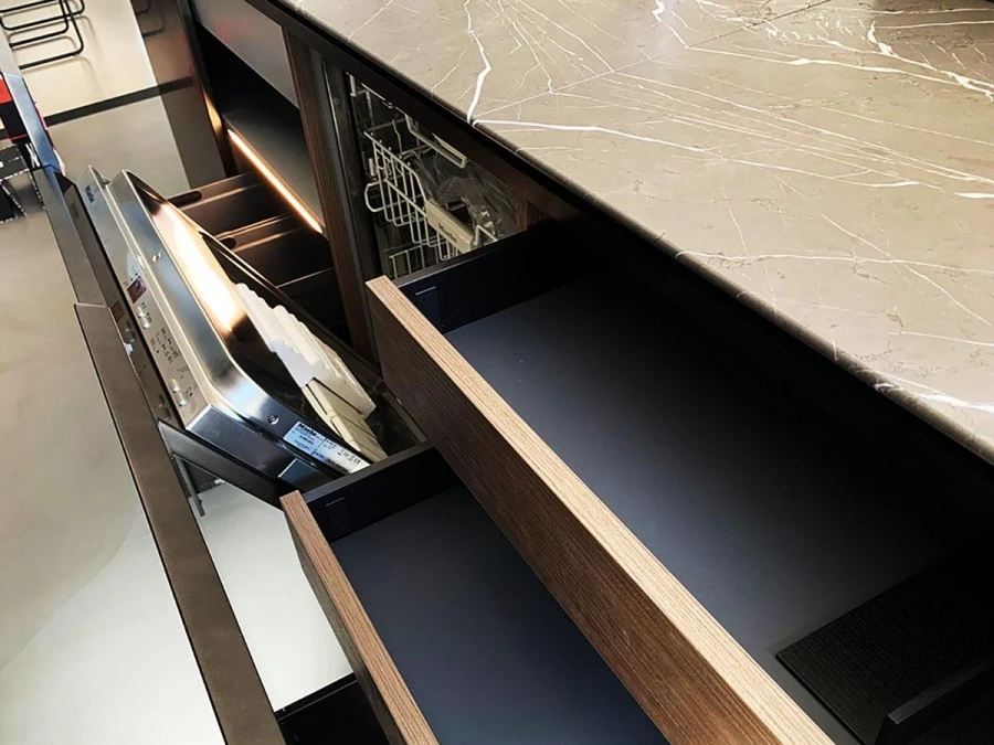 Cucina con Isola Boffi K14 e Colonne Hide