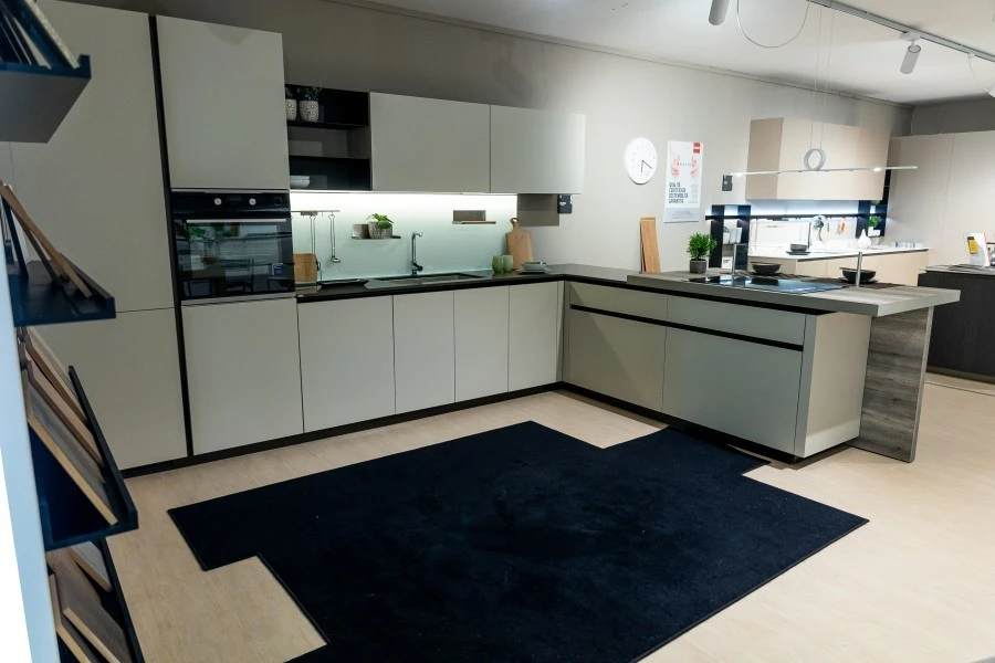 Cucina con penisola Scavolini DeLinea