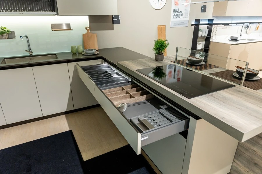 Cucina con penisola Scavolini DeLinea