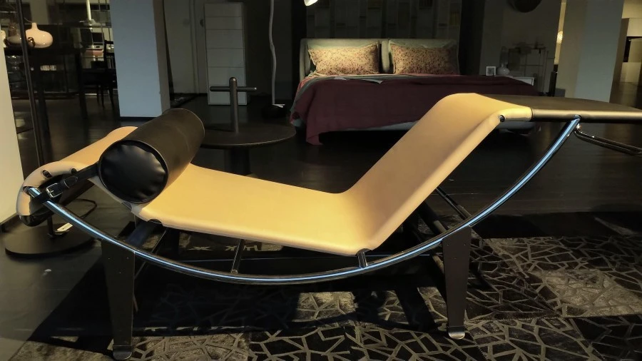 Chaise longue Cassina LC4 hommage a Charlotte Perriand