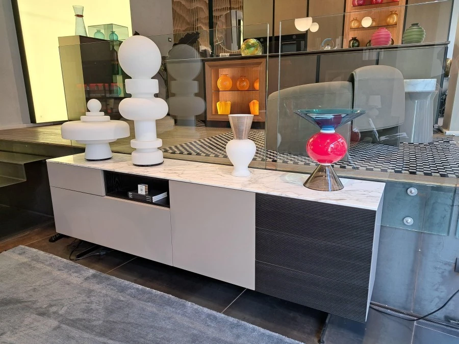 Madia Porro modern