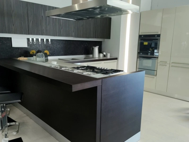 Cucina con penisola GM Cucine modello 22