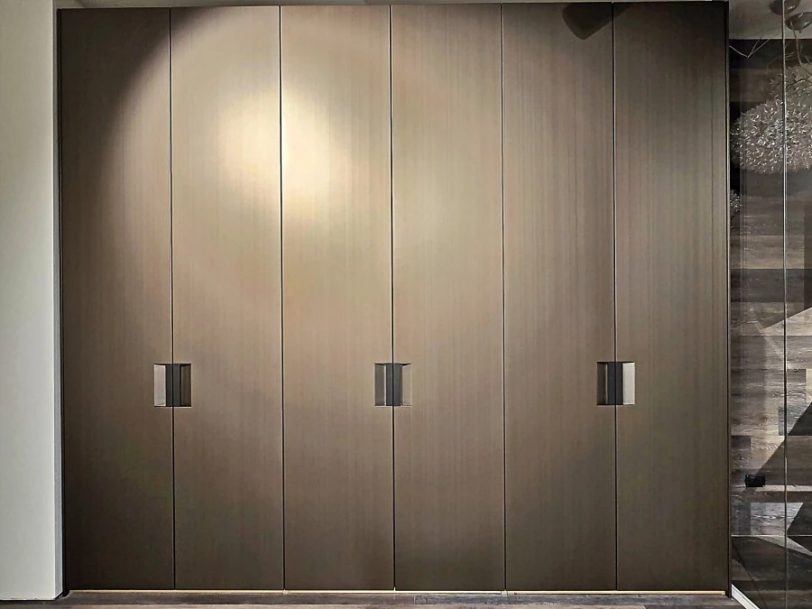 Armadio battente Poliform Senzafine Plus