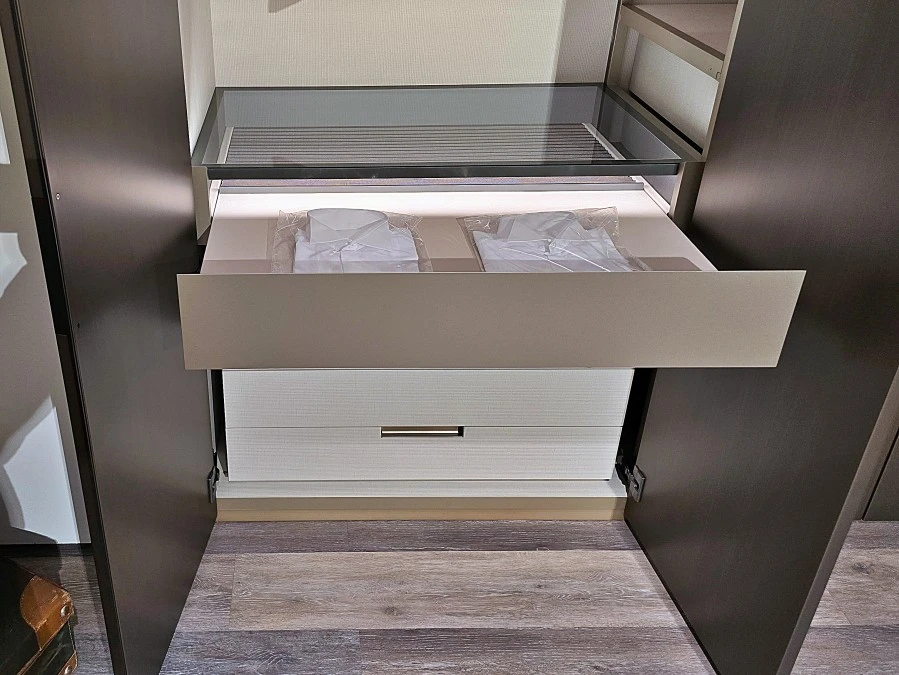 Armadio battente Poliform Senzafine Plus