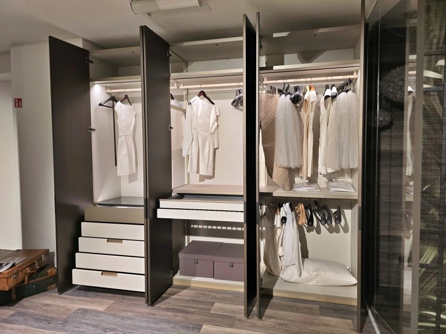 Armadio battente Poliform Senzafine Plus