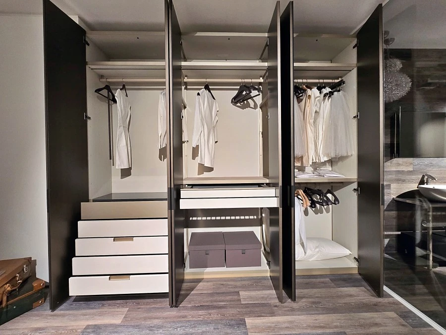 Armadio battente Poliform Senzafine Plus