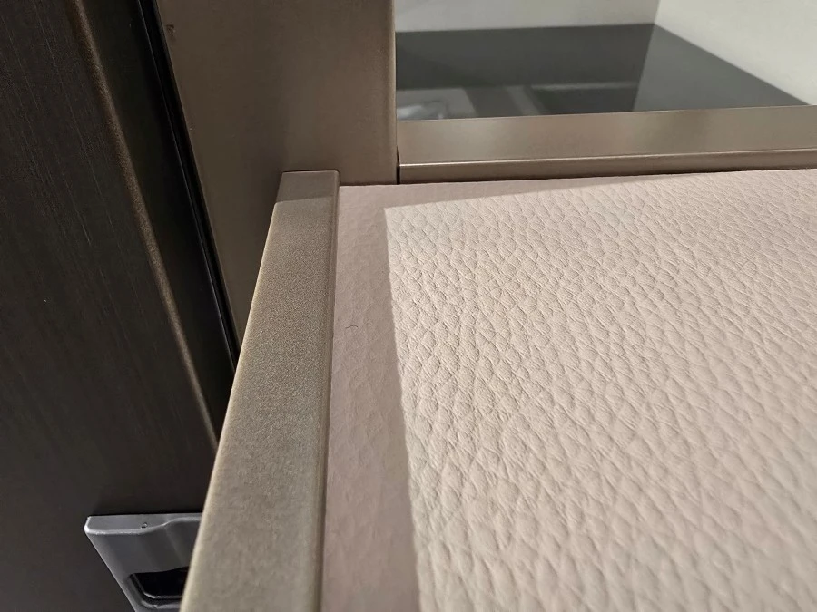 Armadio battente Poliform Senzafine Plus