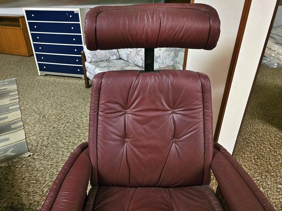 Poltrona con pouf Produzione Artigianale Stressless