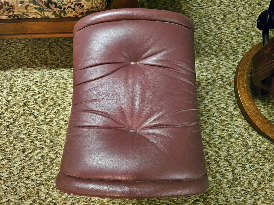 Poltrona con pouf Produzione Artigianale Stressless
