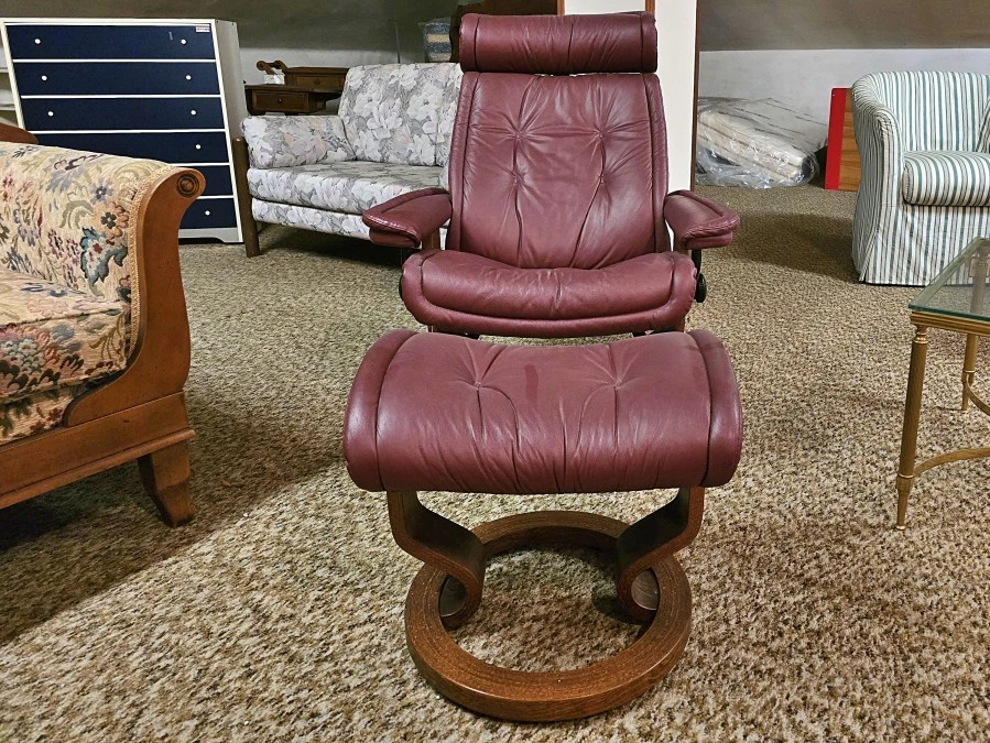 Poltrona con pouf Produzione Artigianale Stressless