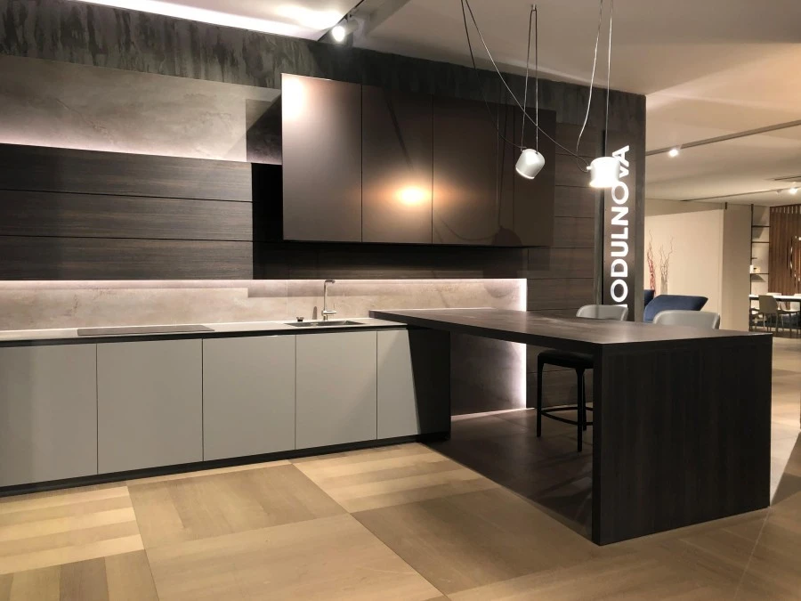 Cucina con penisola Modulnova SKILL