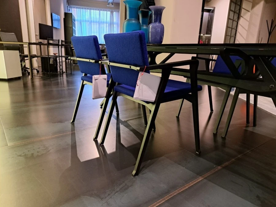 Sedia con braccioli Cassina luisa