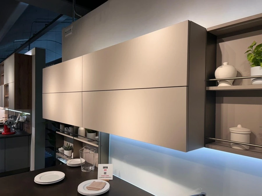 Cucina con penisola Veneta Cucine Start Presa