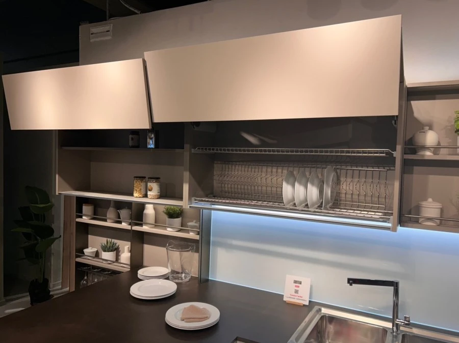 Cucina con penisola Veneta Cucine Start Presa